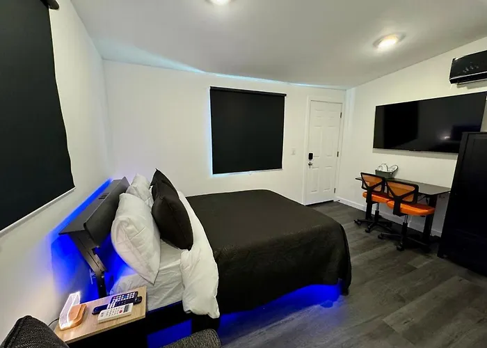 Your Downtown Cozy With Backyard Unit C * Phoenix