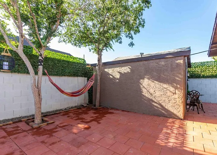 Your Downtown Cozy With Backyard Unit C