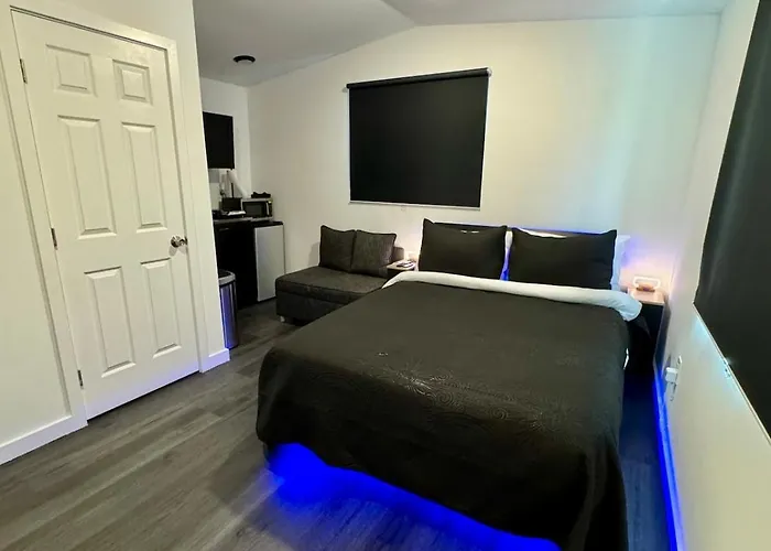 Your Downtown Cozy With Backyard Unit C Apartamento