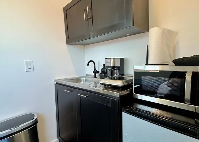 Apartamento Your Downtown Cozy With Backyard Unit C